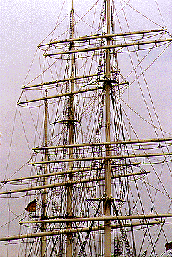 masts.gif (84371 bytes)