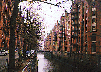 warehaus.gif (77994 bytes)