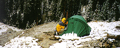 gt-snowtent.gif (60198 bytes)
