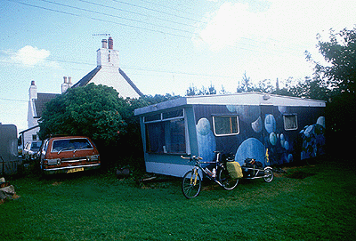 ir-hostel.gif (64191 bytes)
